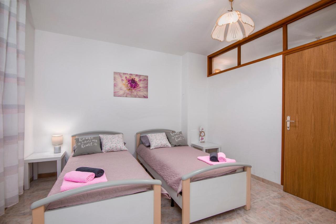 Apartment Palma Pula Exterior photo